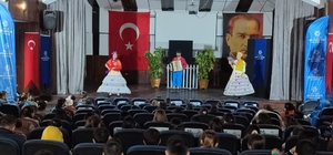 Karacasulu minikler Büyükşehir'in tiyatrosuyla eğlendi