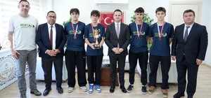 Türkiye üçüncüsü tenisçilerden İl ve İlçe Milli Eğitim Müdürlerine ziyaret