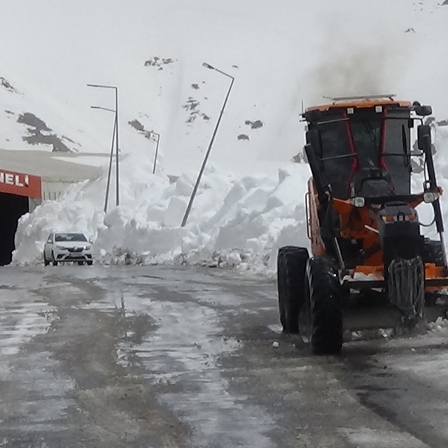 Türkiye'de kar rekoru Van'da kırıldı: Karabet Geçidi'nde kar kalınlığı 3 me...