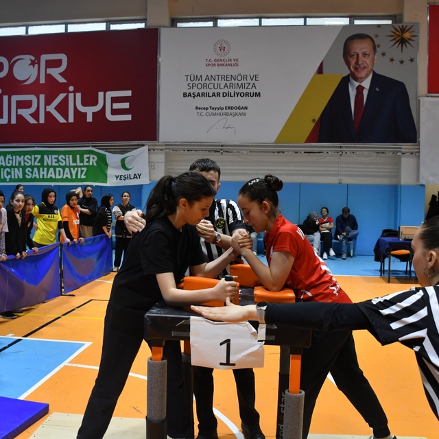 Yıldızlar bilek güreşi müsabakaları sona erdi