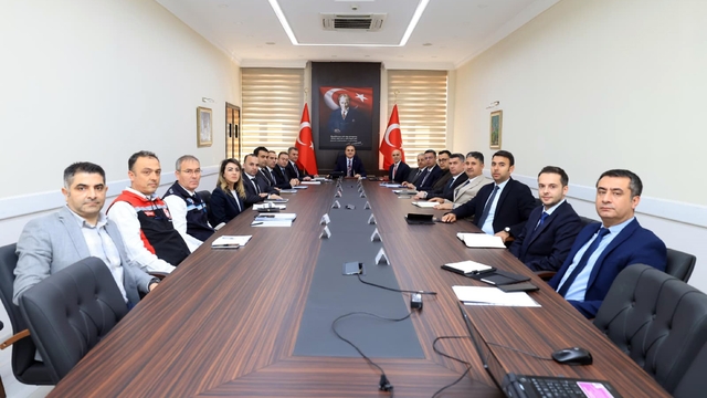 Vali Akbıyık başkanlığında 'Tarımda doğal afet kaynaklı' zararlar değerlendirildi