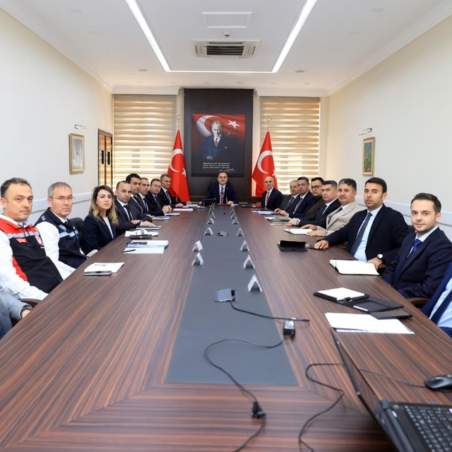 Vali Akbıyık başkanlığında 'Tarımda doğal afet kaynaklı' zararlar değerlend...