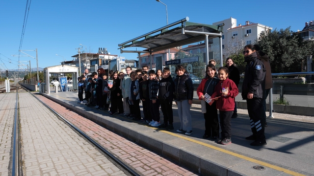Öğrenciler tramvayın tarihini keyifli yolculukla öğrendi