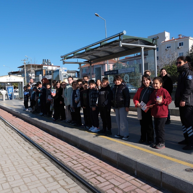 Öğrenciler tramvayın tarihini keyifli yolculukla öğrendi