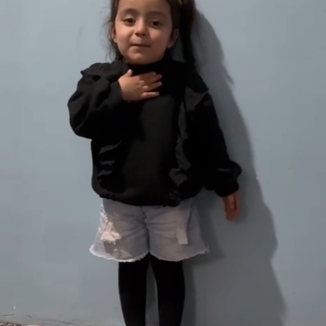 3 yaşındaki Avzem Türkeli'den duygulandıran İstiklal Marşı performansı