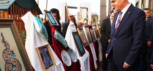 'Sanatın diliyle değerlerimiz, hat, tezhip, ebru' sergisi açıldı