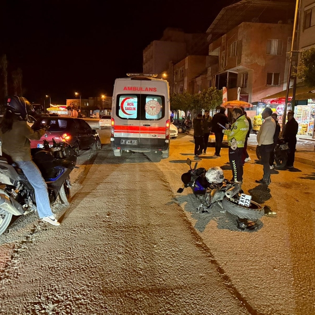 Payas'ta otomobille çarpışan motosikletin sürücüsü yaralandı