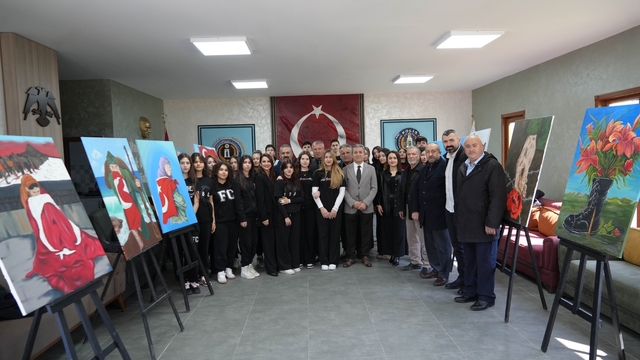 Lise öğrencilerinden Şehitler Günü'ne özel resim sergisi