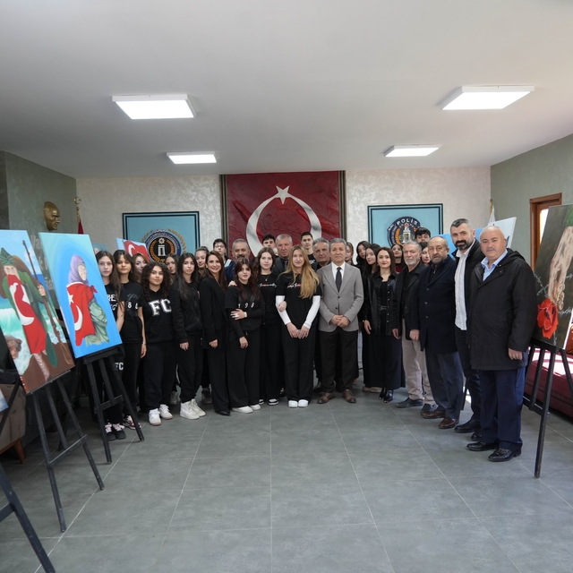 Lise öğrencilerinden Şehitler Günü'ne özel resim sergisi