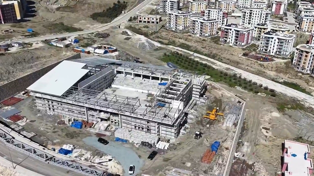 Alazı Mahallesi'nde 1500 kişilik Spor Tesisinde çalışmalar sürüyor