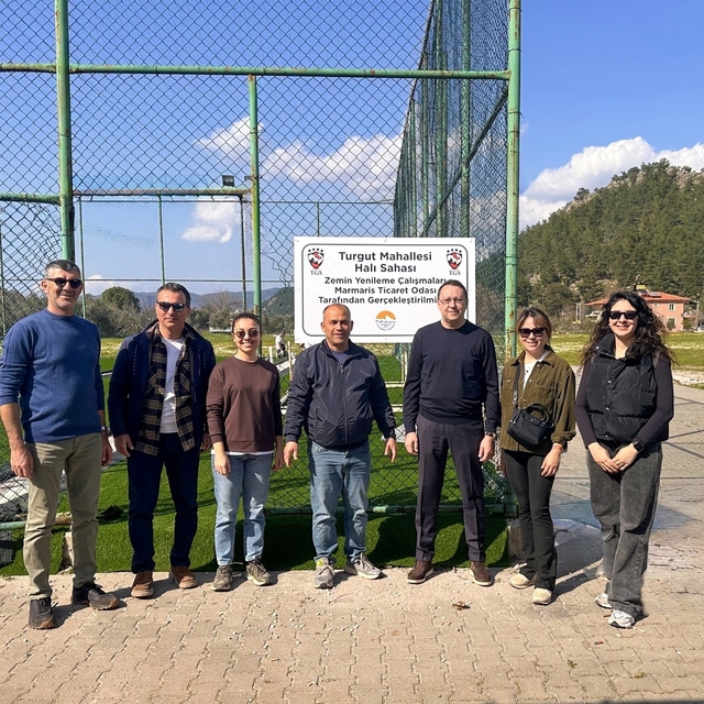 Marmaris Turgut Mahallesi'nde futbol sahası yenilendi