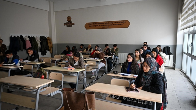 Malatya Büyükşehir Belediyesi'nden gençlerin üniversite hedefine destek