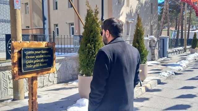 Erzincan'ın Şemsiyeli Sokağı manilerle renklendi