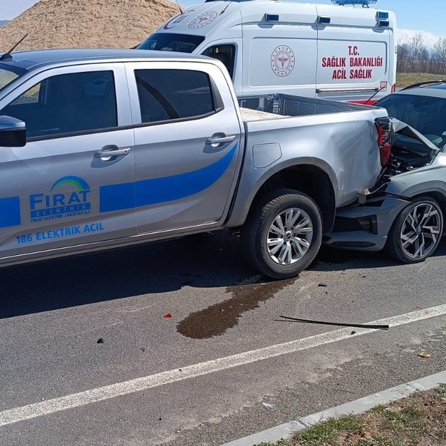 Bingöl'de trafik kazası: 4 yaralı