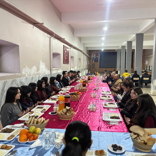 Kaymakam Tutal, öğrencilerle iftarda buluştu