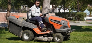 Yunusemre'den parklara bahar temizliği