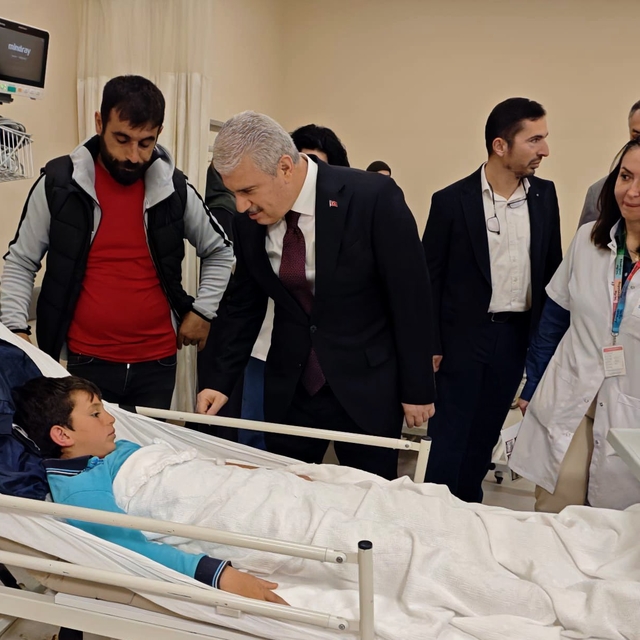 Konya'da öğrenci servisi ile belediye otobüsü çarpıştı, 26 kişi yaralandı