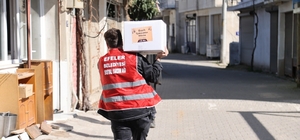 Efeler'in 'Kardeş Eli' Ramazan'ın bereketini hanelere taşıyor