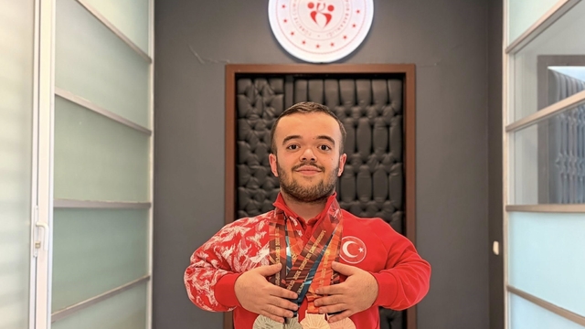 Avrupa ikincisi sporcuya görkemli karşılama