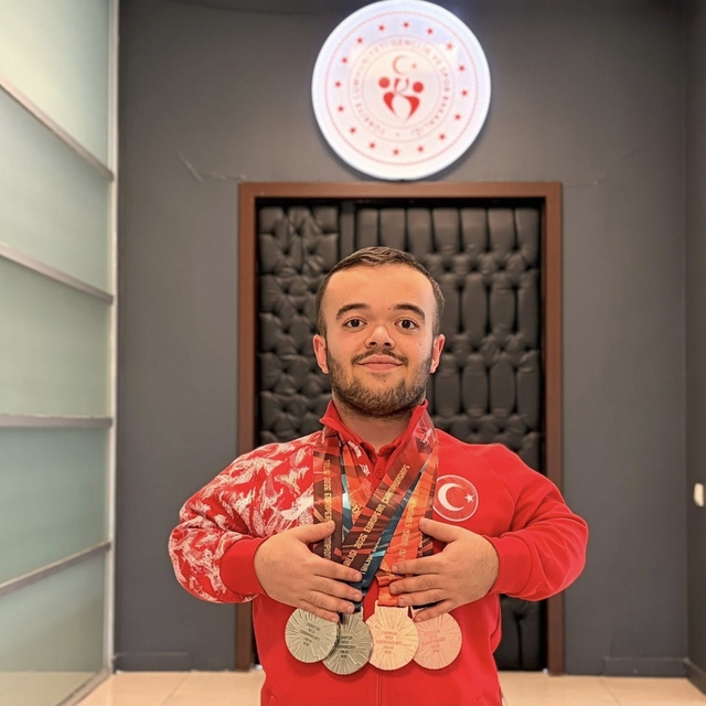 Avrupa ikincisi sporcuya görkemli karşılama