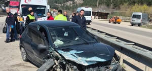 Otomobille kamyonet çarpıştı; 3 yaralı