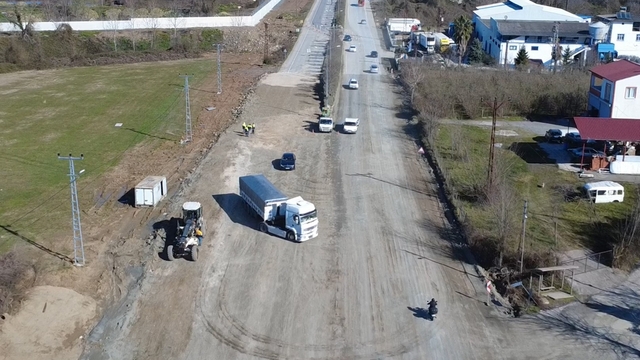 Çarşamba-Ayvacık karayolunda çalışmalar sürüyor