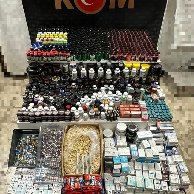 Polis 5 milyon lira değerinde kaçak ilaç ve gıda takviyesi ele geçirdi