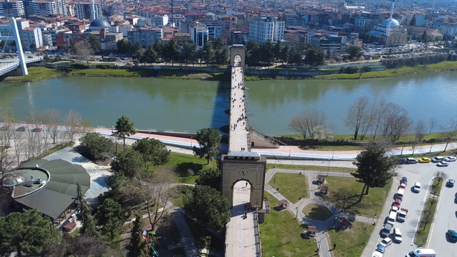 Çarşamba'da bahar: Vatandaşlar sokağa akın etti