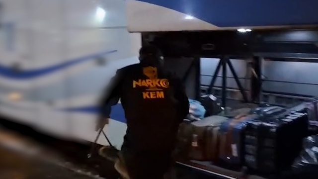 Yolcunun valizinden 4 kilo uyuşturucu çıktı