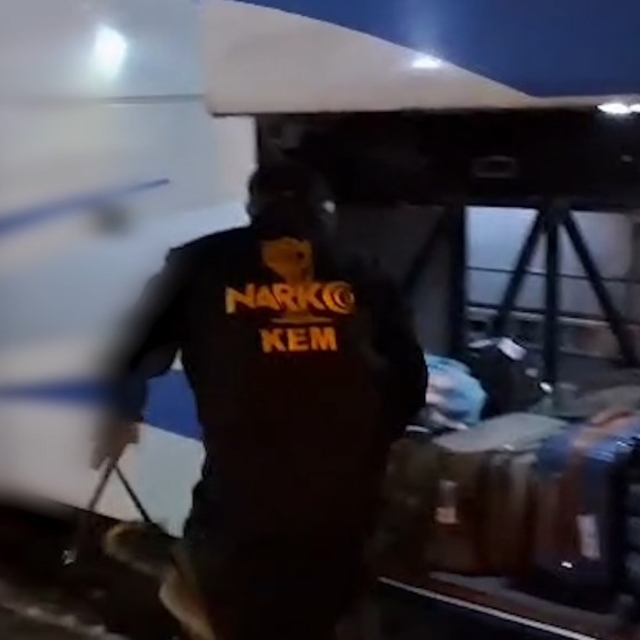 Yolcunun valizinden 4 kilo uyuşturucu çıktı