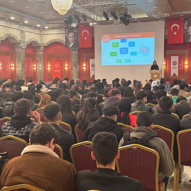 Fırat Üniversitesi öğrencilerine kadına yönelik şiddetle mücadele eğitimi