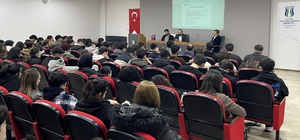 Kamu ve sektör temsilcileri tecrübelerini öğrencilerle paylaştı