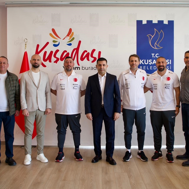 Başkan Günel, Plaj Futbolu Milli Takımı'nın teknik ve idari kadrosunu ağırl...