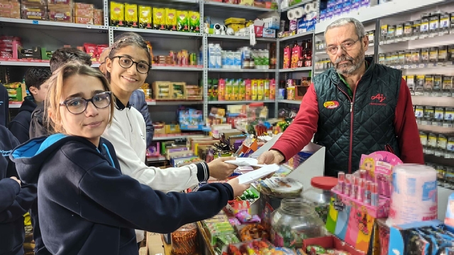 Öğrenciler, 'zimem defteri' geleneğiyle borçları ödedi