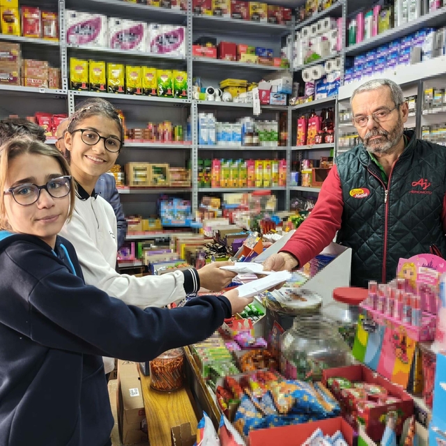 Öğrenciler, 'zimem defteri' geleneğiyle borçları ödedi
