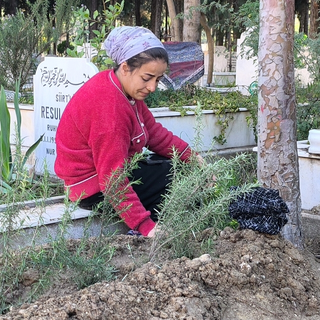 2 çocuk annesi eşi Songül'ü bıçaklayarak öldürdü (2)