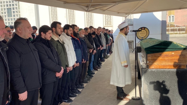 Futbolcu Mesut Özdemir'in babası Kocaeli'de son yolculuğuna uğurlandı