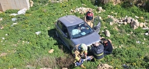 Defne'de uçurumdan yuvarlanan otomobil sürücüsü yaralandı