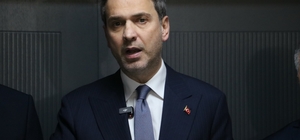 Bakan Bayraktar: "Doğalgaz üretimi 2028'de 4 katına çıkacak ve 17 milyon hanenin ihtiyacını kendi gazımız ile karşılamış olacağız" Enerji ve Tabii Kaynaklar Bakanı Alparslan Bayraktar: "Yerli kaynaklarını önceliklendiren ana politikamızın doğruluğunu bir kez daha görüyoruz. Bunu hızlı bir şekilde artırmaya gayret ediyoruz" "Şu anda ülkemiz için herhangi bir arz kesintisi ön görmüyoruz. Bu konudaki gerekli tedbirlerimizi almış durumdayız"