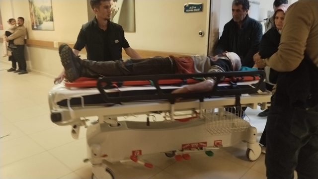 Bursa'da otomobil park halindeki tırın altına girdi: 1 yaralı