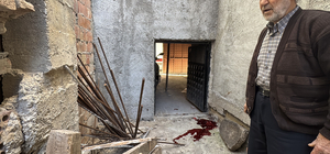 Babasının çatıdan attığı inşaat demiri başına isabet etti