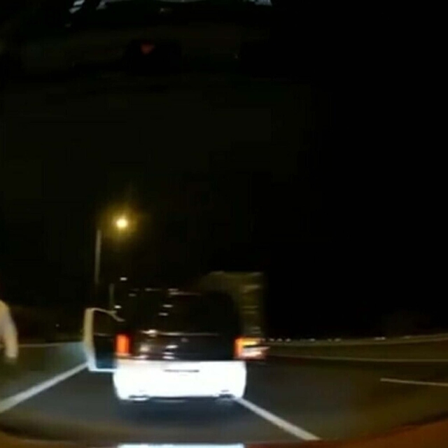 İzmir'de aracının önünü kesip, saldırı amacıyla inen sürücüye 380 bin lira...