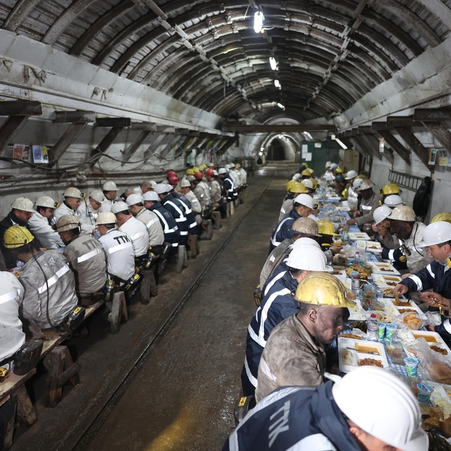 Bakan Bayraktar, madencilerle iftar yaptı
Enerji ve Tabii Kaynaklar Bakanı...