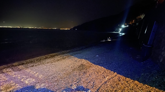 Balık tutmak için açılan kayık battı, baba-oğul ölümden döndü