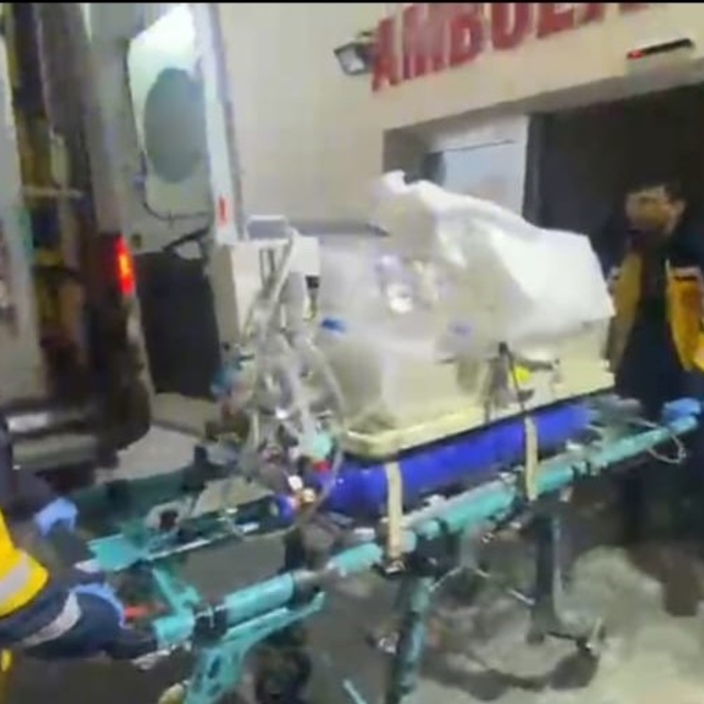 Kalp anomalisi tespit edilen bebek uçak ambulansla Konya'ya sevk edildi