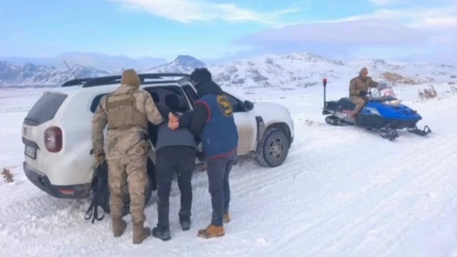 12 yıl 8 ay cezası bulunan firari hükümlü kar motoruyla takip sonucu yakalandı