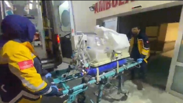 Kalp anomalisi tespit edilen bebek uçak ambulansla Konya'ya sevk edildi