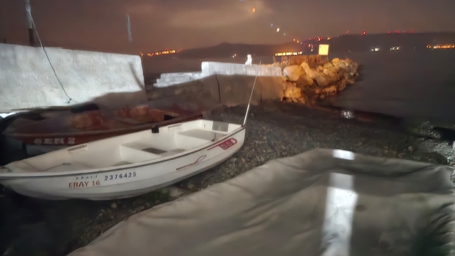 Bursa'da tekne battı: Baba ve oğlu kurutulu