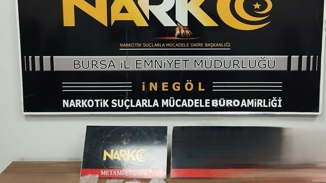 Polisten kaçan otomobilin gizli bölmesinde uyuşturucu ele geçirildi: 2 tutuklama