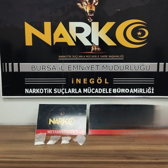 Polisten kaçan otomobilin gizli bölmesinde uyuşturucu ele geçirildi: 2 tutu...